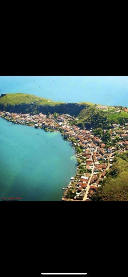 Vila du lac Blue Lini Extérieur photo